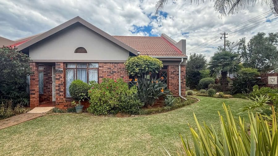 3 Bedroom Property for Sale in Flamwood North West